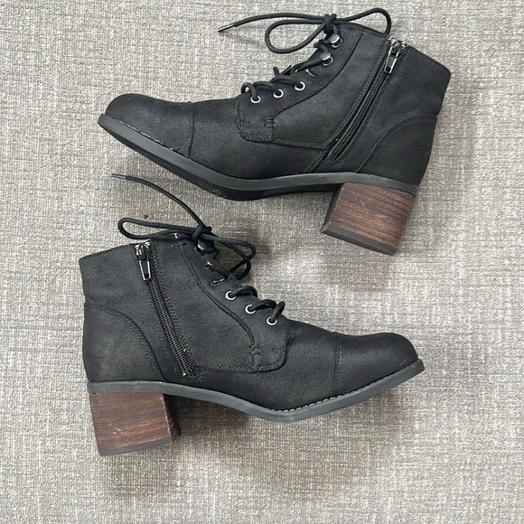 Sarina Lace-Up Boot (Women)
Bella Vita - Picture 3 of 8